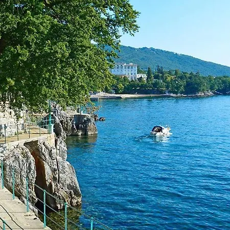 公寓 A & B 洛夫兰